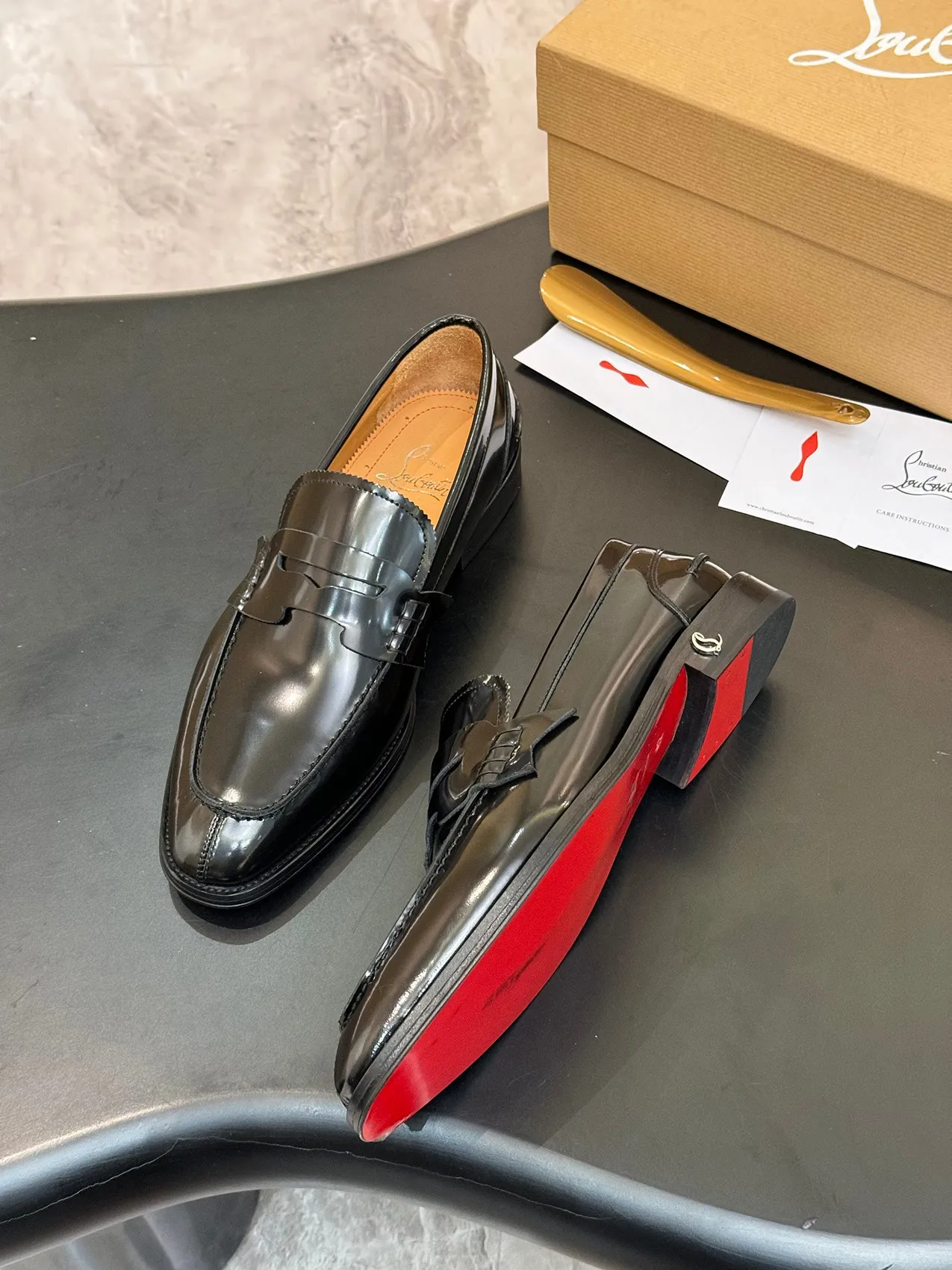 [CL red sole shoes] Top P: 1020💰 Size 39-44 (⚠️38.45.46.47 custom-made, non-returnable and non-exchangeable) 🆑High-end men's business formal leather shoes, original authentic top quality goods ••✅💯 Top original order purchasing agent! Original imported patterned cowhide ➕Imported cowhide lining ➕Cowhide feet ➕Original leather outsole~🉑️Feel free to compare the authentic ones!